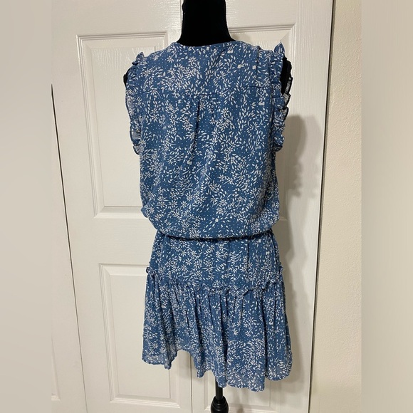 - PINCH Ruffle sleeves Blue Floral prints dress size M - Picture 2 of 10